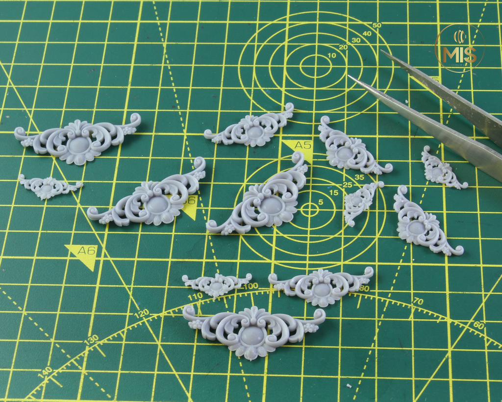 1:12th scale detailed miniature ornamental baroque style moulding - unpainted 1/12