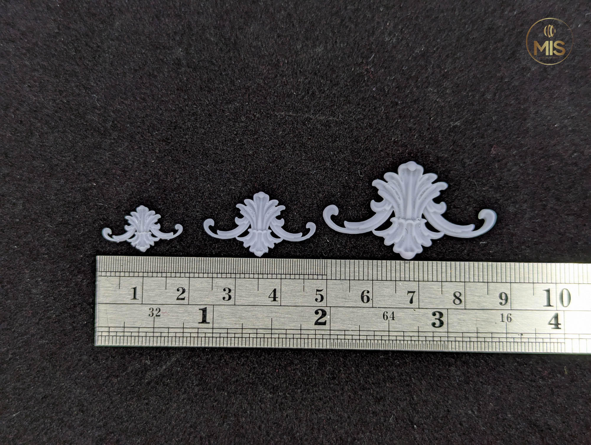 Ornamental miniature baroque style moulding