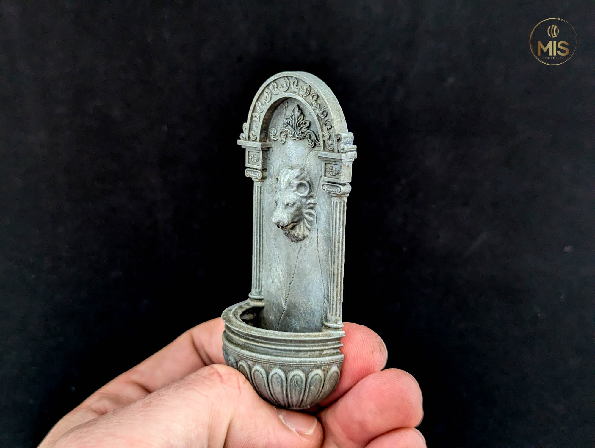Detailed Lion Wall Fountain Classic stone- Available hand painted or ready to paint -  1:12 / 24th scale