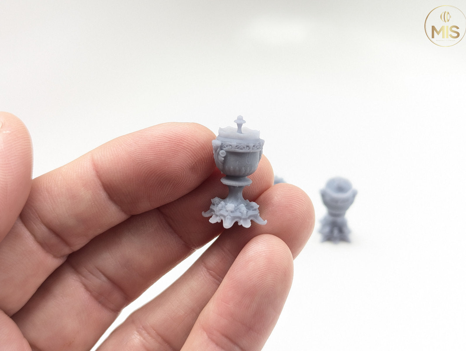 Miniature Urns - Unpainted set of 3